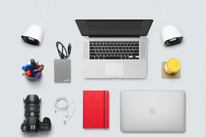 设计师办公桌必备品背景PSD素材